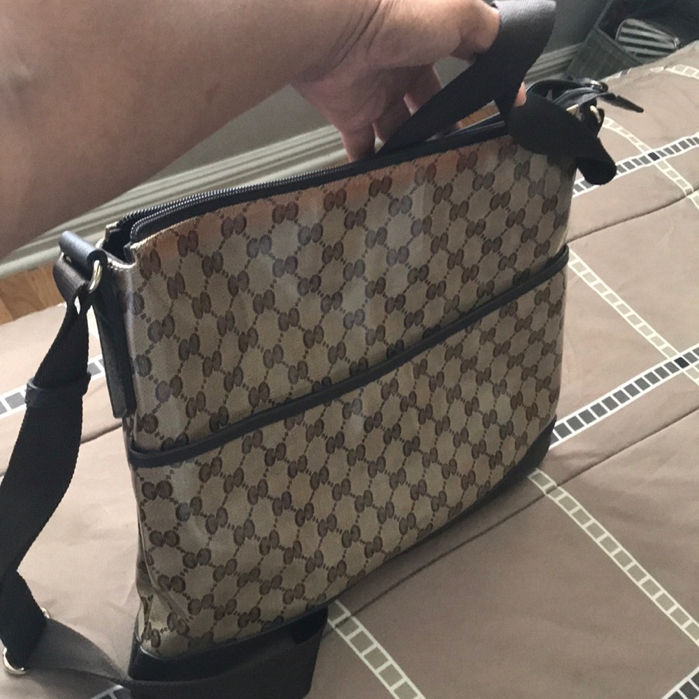 Authentic Gucci Messenger bag 💼